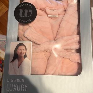 WYland Ultra Soft luxury soft pink Robe